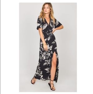 ✨HP✨ NWT Amuse Society Black Floral Maxi Dress S